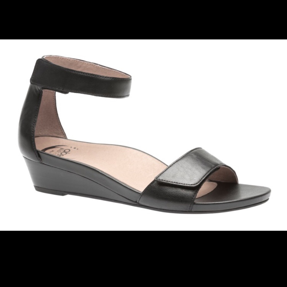 NWT Abeo Inez Sandals